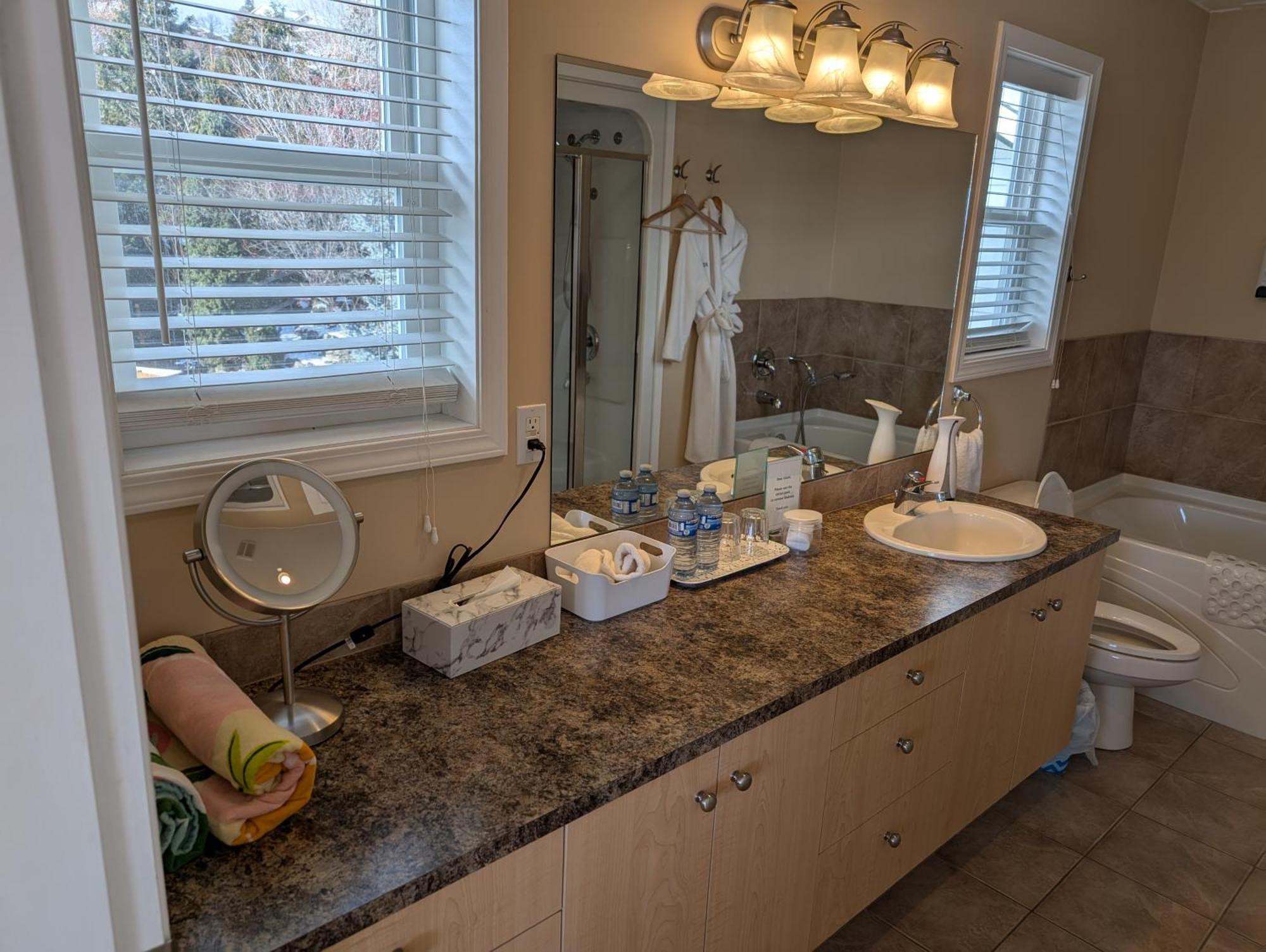 Salish And Bed & Breakfast West Kelowna